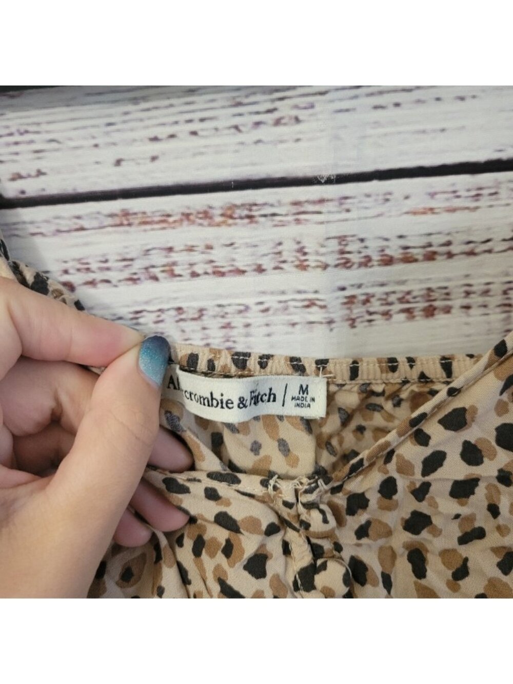 M Cropped Tie Shoulder Crop Top - Picture 2 of 3